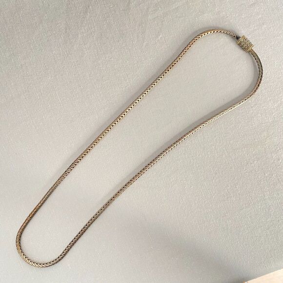 Matinee Length Necklace Gold Tone Herringbone Links Magnetic Barrel Clasp - Picture 2 of 7